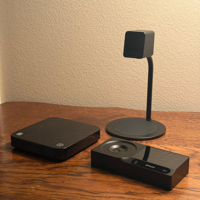 Microbalance Ti, RS Extract and Moment on a wooden table